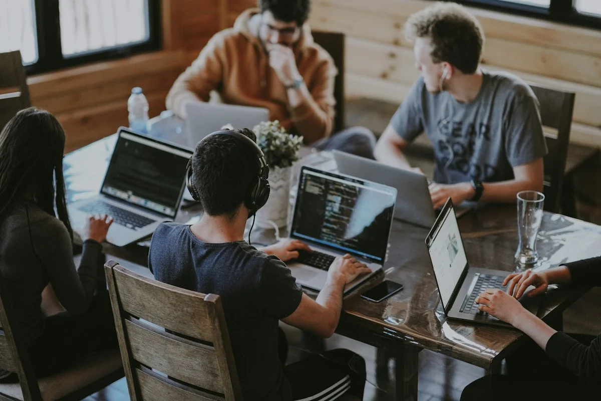 Service Desk Corporativo: Como Reduzir Chamados e Paradas na TI